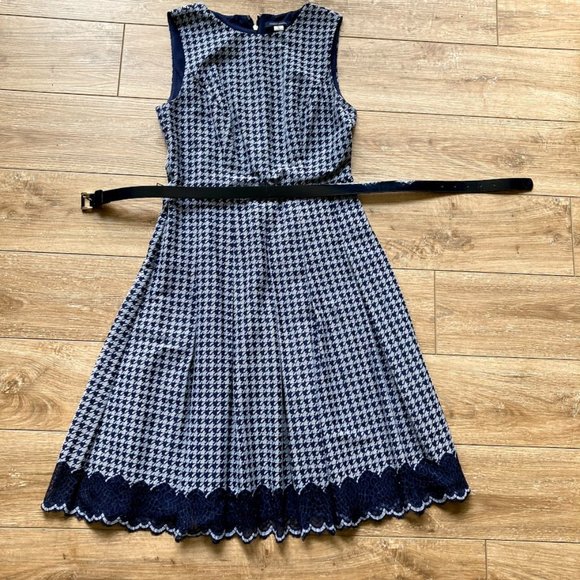Calvin Klein Dresses & Skirts - Calvin Klein Blue Houndstooth Dress with lace trim